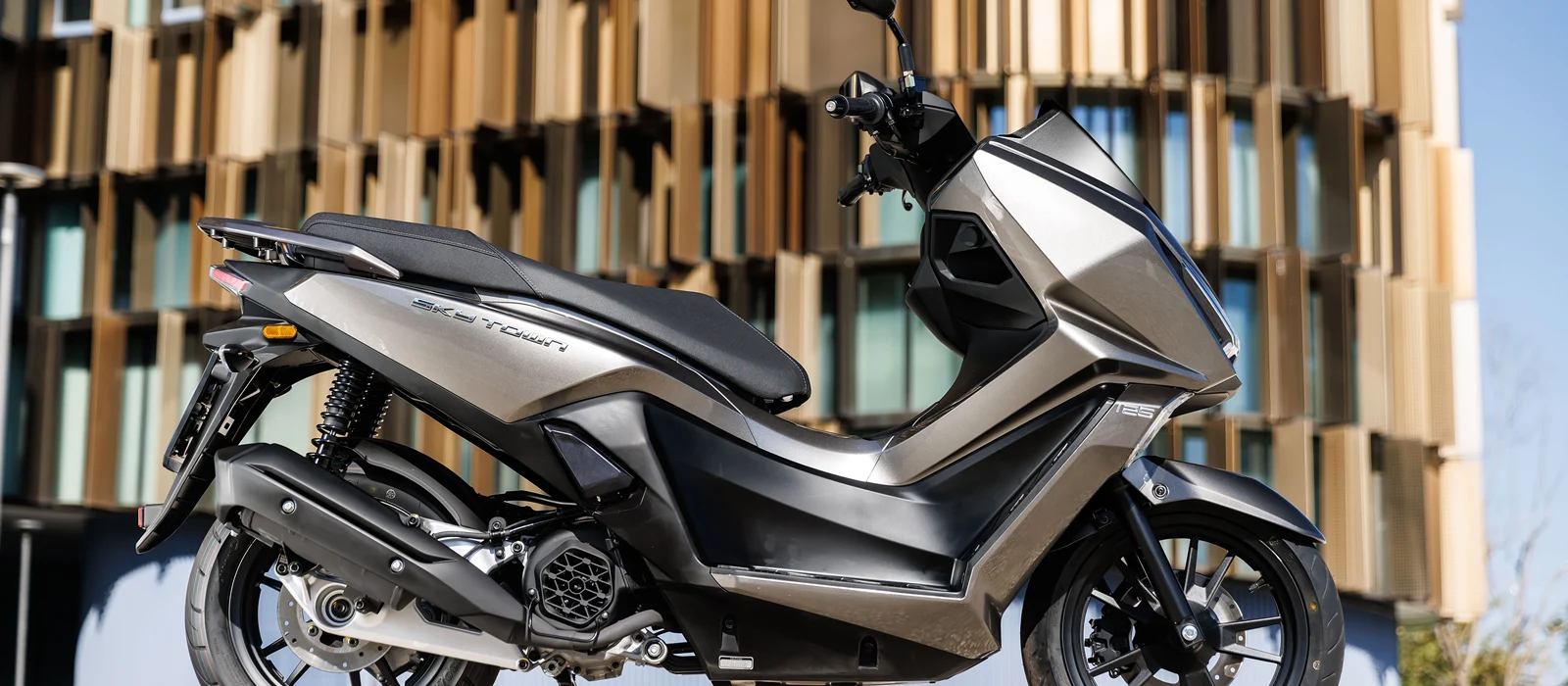 Yeni Başlayanlar İçin İdeal mi? Kymco Sky Town 125 Sürüş Deneyimi ve Teknik İnceleme